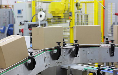 Ligne de packaging automatisée avec convoyeurs